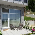 Pensionat Paradise View 3*